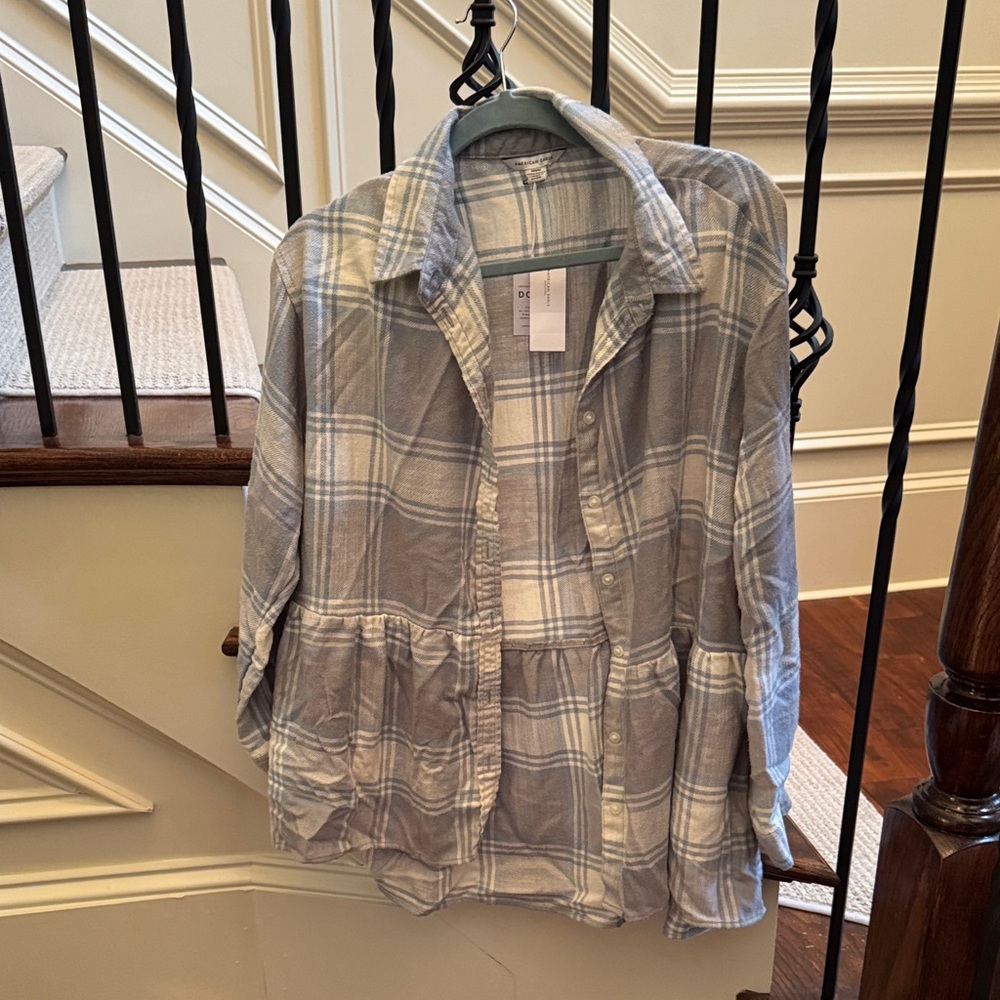 American Eagle Outfitters Blue and White Plaid Shirt Size Medium